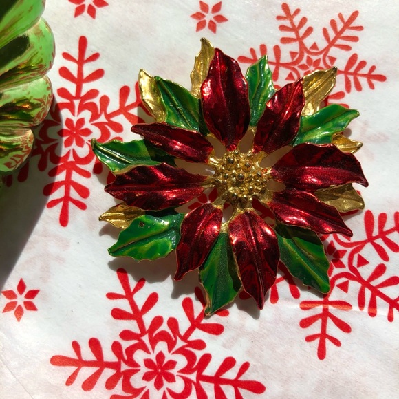 Vintage Gerry’s Christmas Holiday Metallic Red Green Gold Poinsettia Brooch Pin - Picture 1 of 4